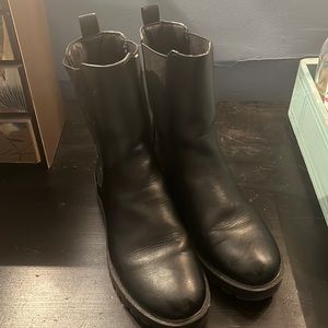 Loft black lug soul boots-size 9